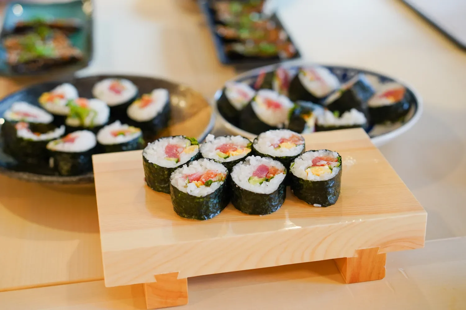 Tokyo Home Cooking Class: Sushi & Sake Tasting with Local Supermarket Visit!