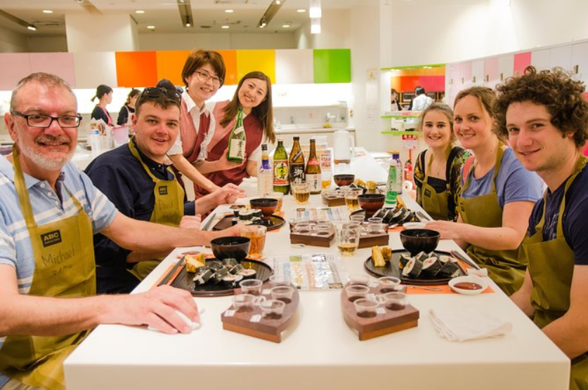 Tsukiji Fish Market Walking Tour & Sushi Lesson in Tokyo