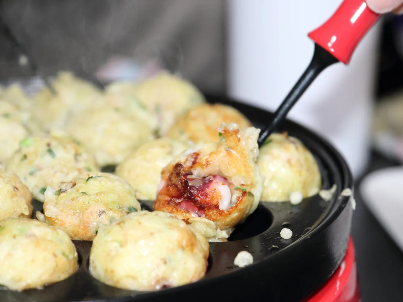 Osaka: Takoyaki Making Experience＜Osaka's specialties＞