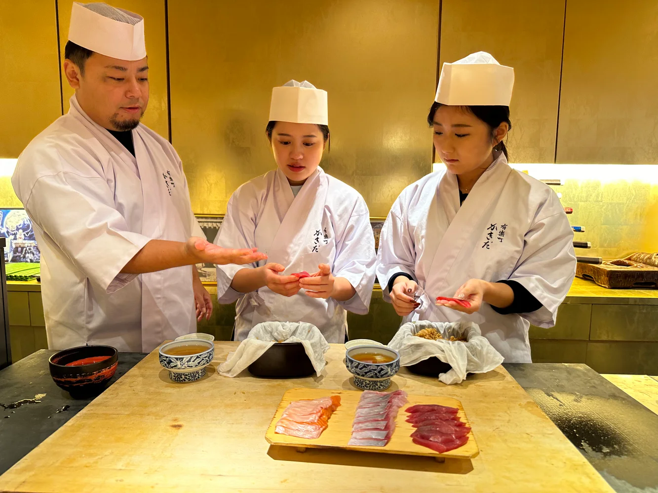 Exclusive Tokyo Sushi-Making Lesson with a Pro Chef in Shinjuku