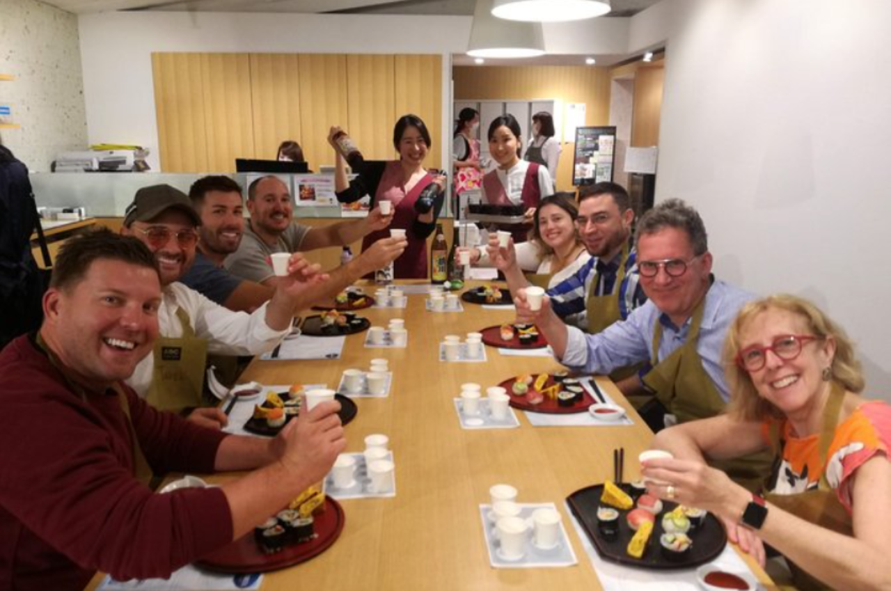 Tsukiji Fish Market Walking Tour & Sushi Lesson in Tokyo