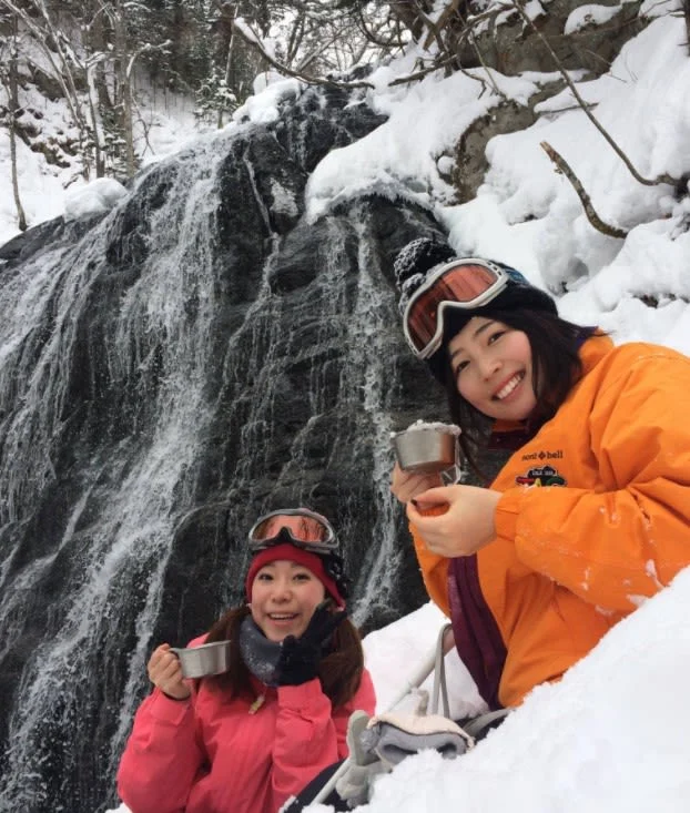 北海道 十勝 スノーシューで霞の滝トレッキング＋トムラウシ温泉入浴