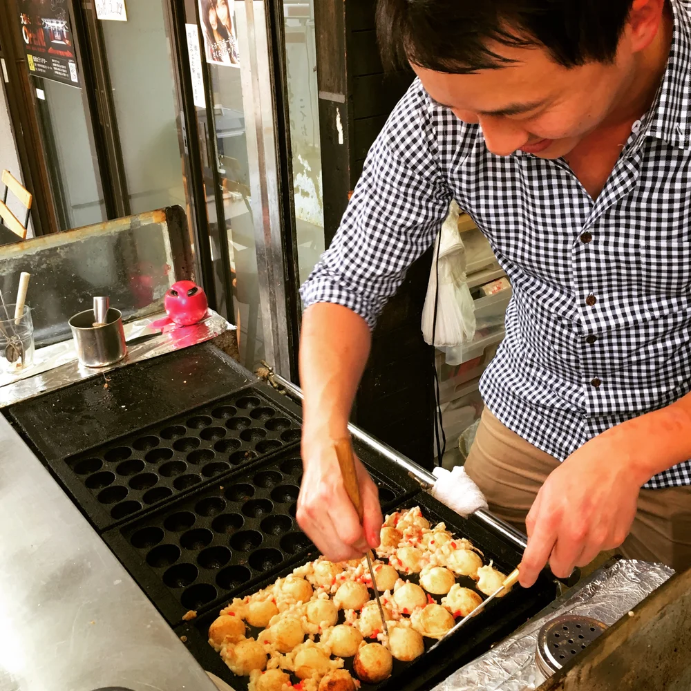 Make Takoyaki at a Takoyaki stand in Osaka!