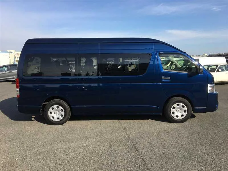 Exterior of Mini Bus Normal for 5~8 Passengers