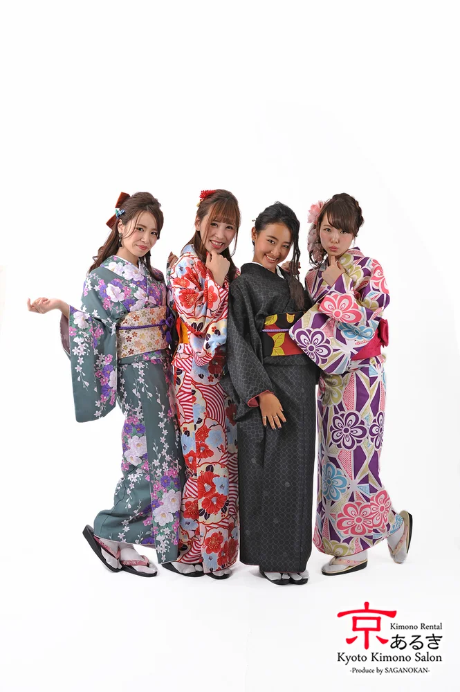 Wear Japanese traditional Hakama trousers in Kyoto!