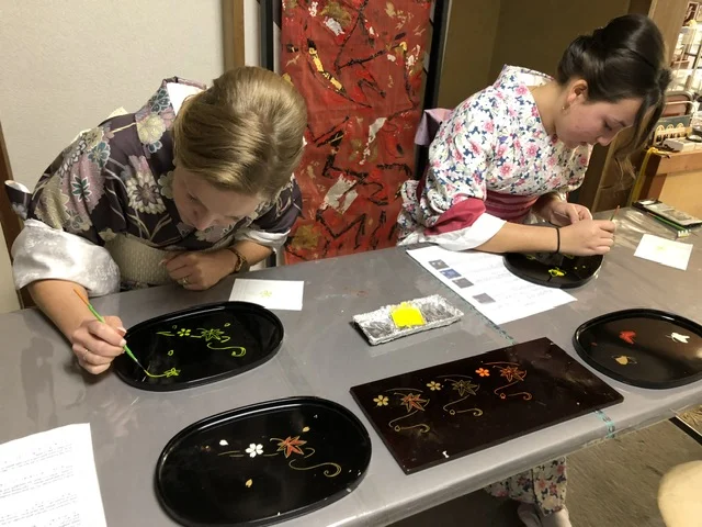 Maki-e Art Workshop at an Old Lacquer-ware Shop in Central Kyoto!