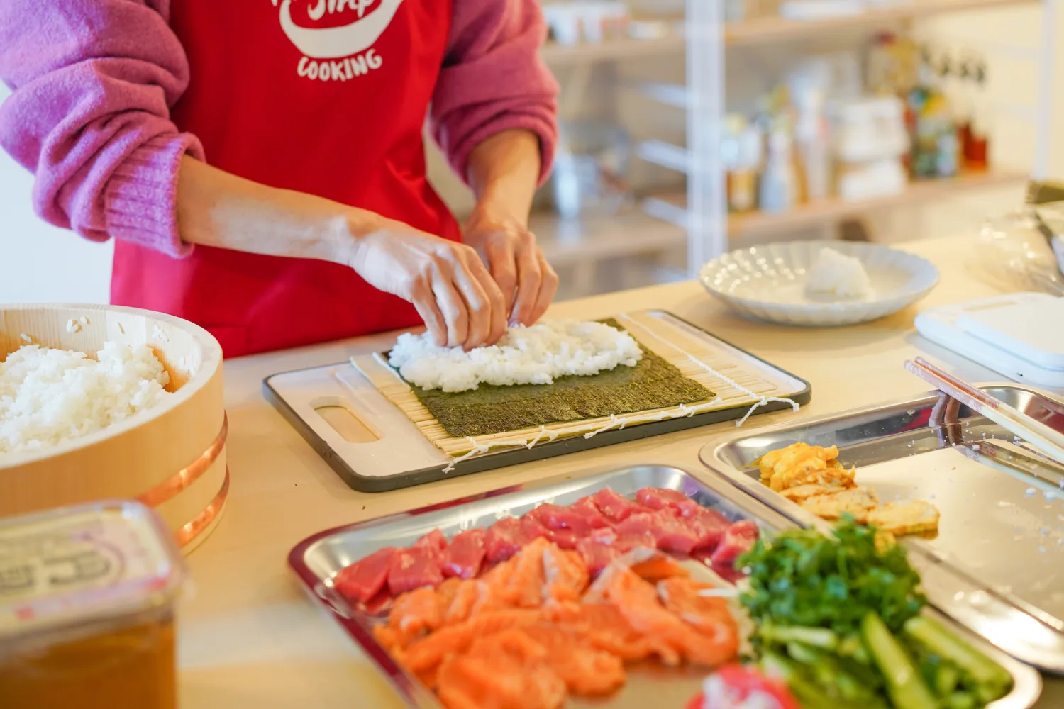 Tokyo Home Cooking Class: Sushi & Sake Tasting with Local Supermarket Visit!