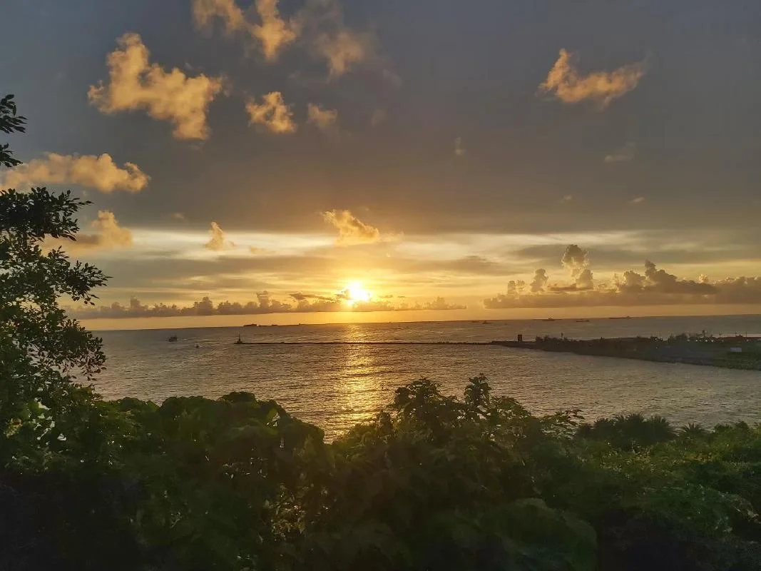 高雄発  人気フォトスポット巡りと西子湾夕日観賞＜日本語ガイド／夕食付き＞