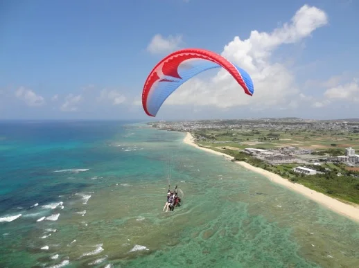 沖縄の空をパラグライダーで空中散歩！体験予約 ＜写真撮影OK＞