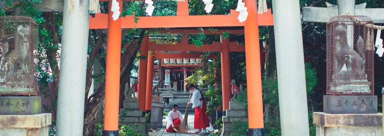 Live as a "Miko" Shrine Maiden in Kyoto for an Amazing Afternoon!