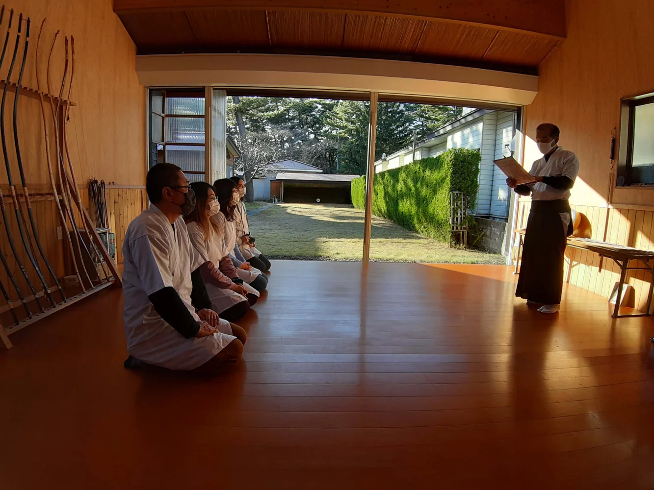 在寺廟裡體驗日本弓道