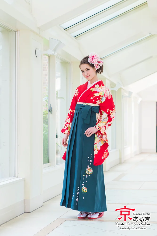 Wear Japanese traditional Hakama trousers in Kyoto!