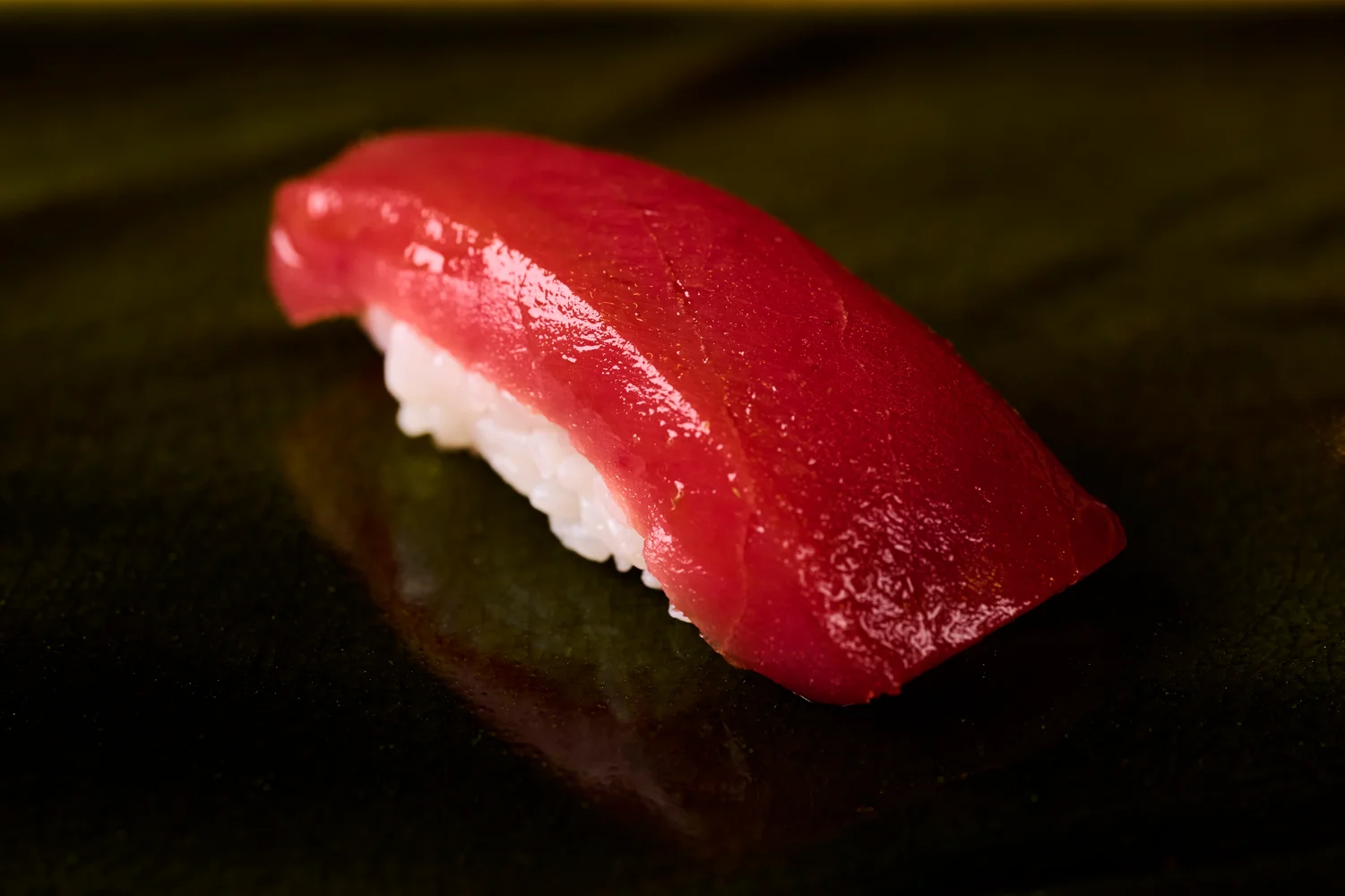 A piece of tuna © Hiroshi Hayashi