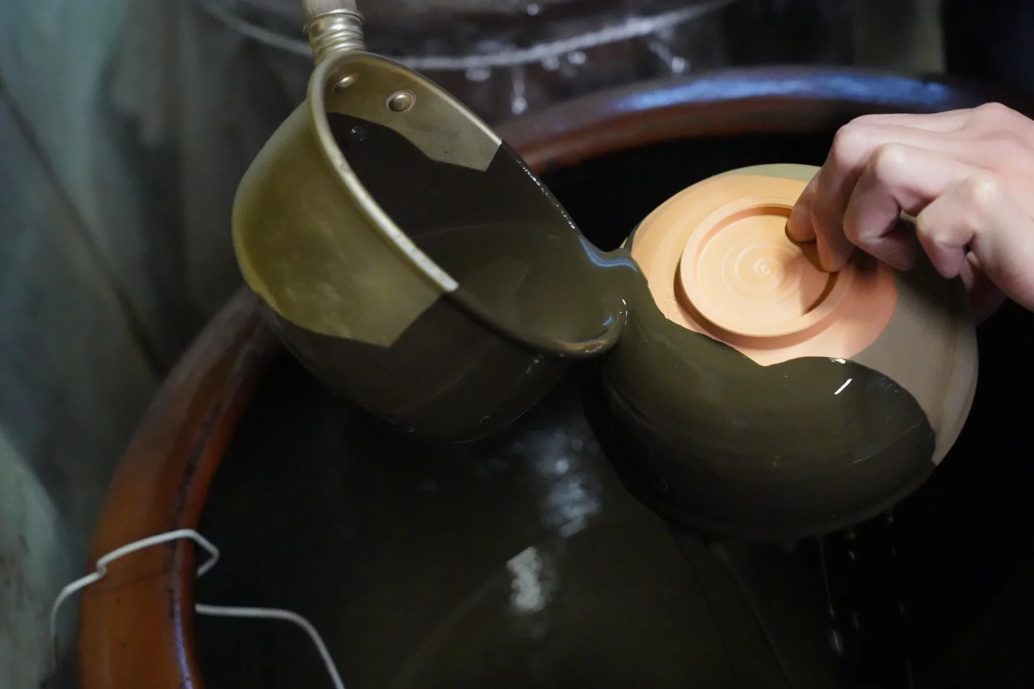 日本高取烧陶器上釉体验