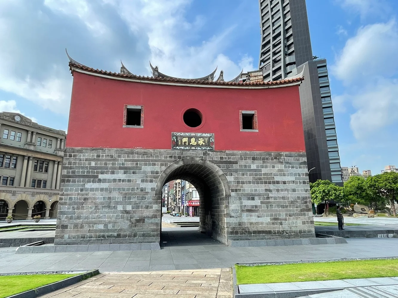 Classic Taipei Landmarks 1-Day Sightseeing Tour