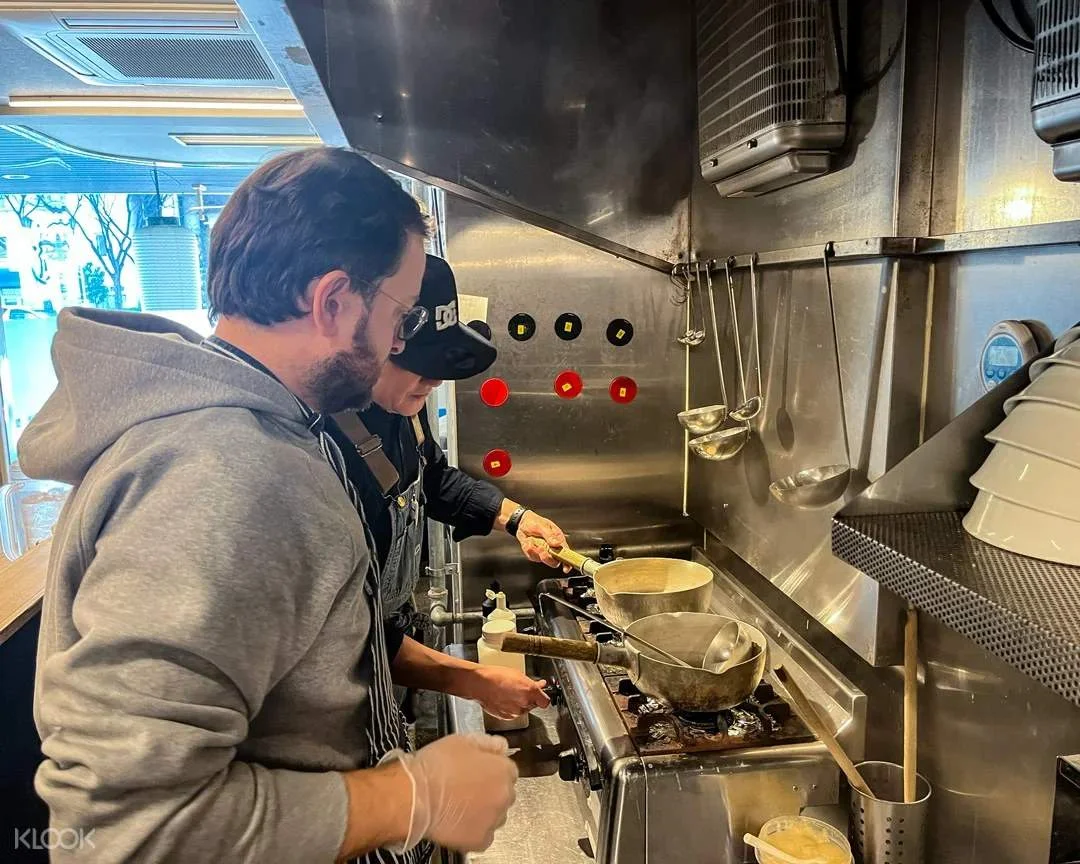 Professional Ramen Cooking Lesson in an Osaka Restaurant