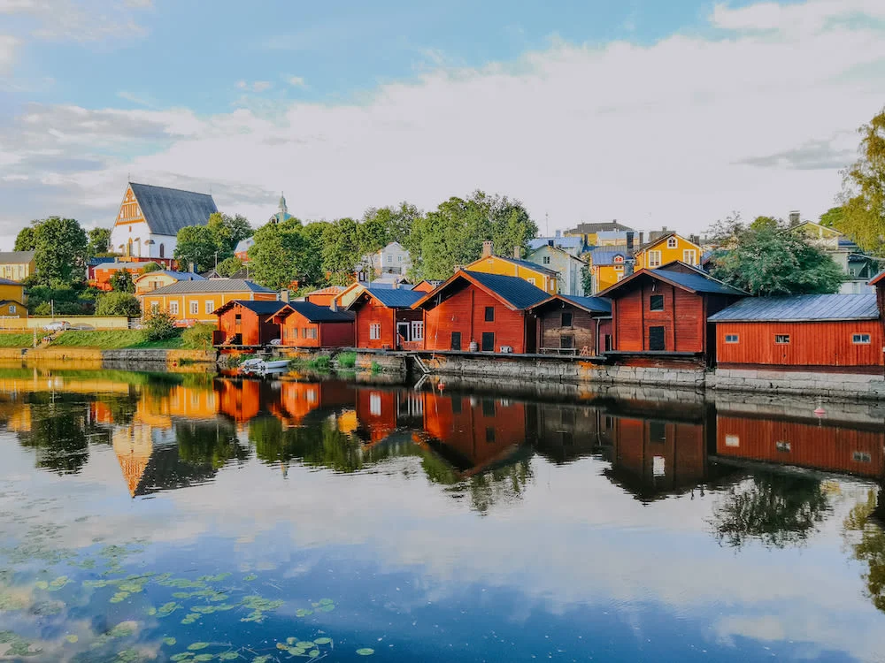 ヘルシンキ発 フィンランドで2番目に古い街「ポルヴォー」 半日観光ツアー＜日本語ガイド／送迎＞