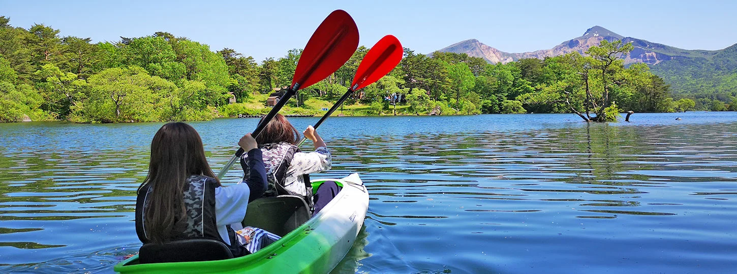 Kayaking Tour of the Jungle-Like Inlets of Lake Hibara