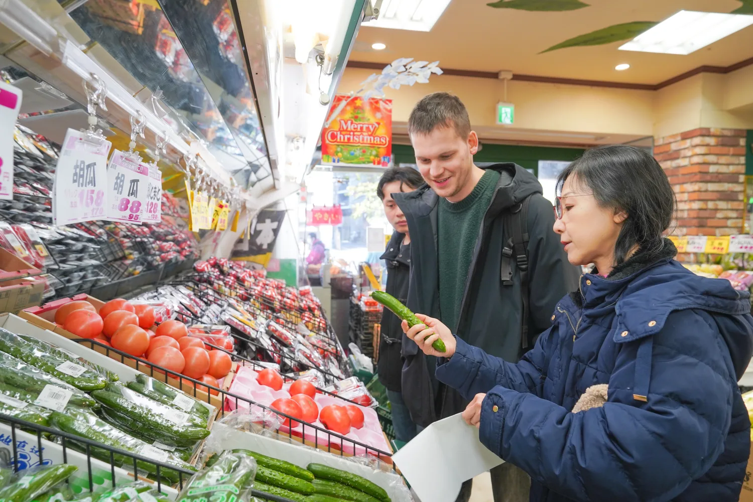 Tokyo Home Cooking Class: Sushi & Sake Tasting with Local Supermarket Visit!