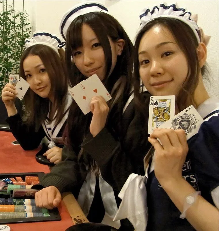 Play Texas Holdem Poker in a Maid Cafe in Akihabara