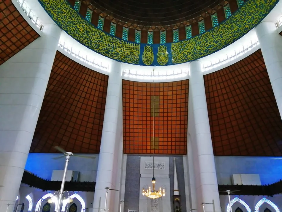 クアラルンプール発 人気のブルーモスク！マレーシア三大宗教巡りツアー＜日本語ガイド／送迎／ランチ＞