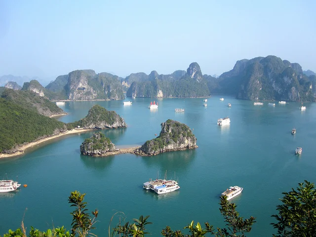 Halong Bay Cruise With Hanoi Pickup & Lunch