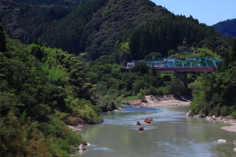 高知 You Me Rafting 吉野川ラフティング ファミリーコース 小学生から参加可 楽天トラベル 観光体験