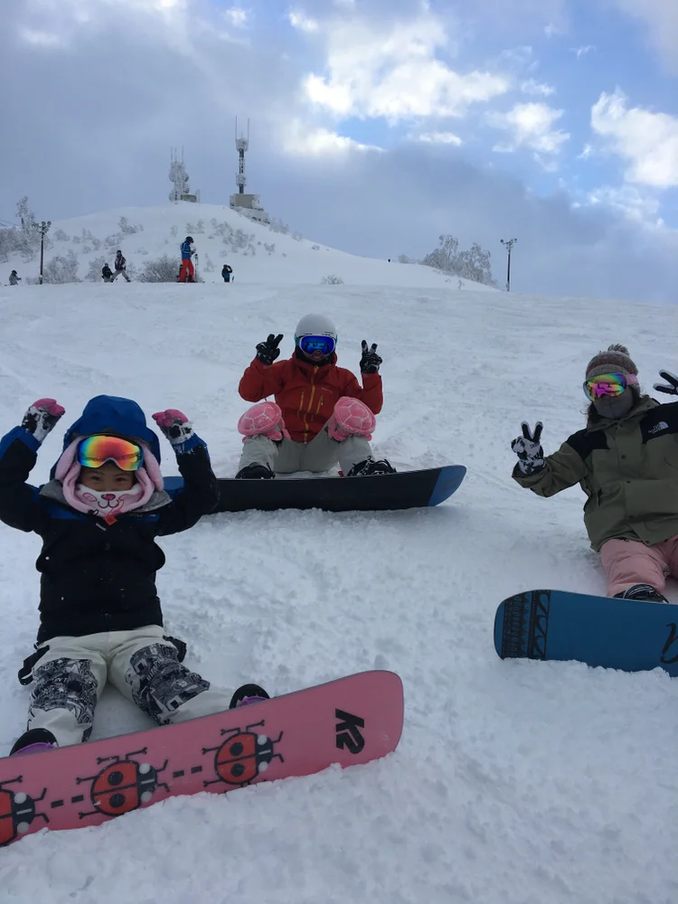 Niseko Half-Day Advanced Snowboard Private Lesson: Carving, Tricks & Powder Ride! (3 Hours)