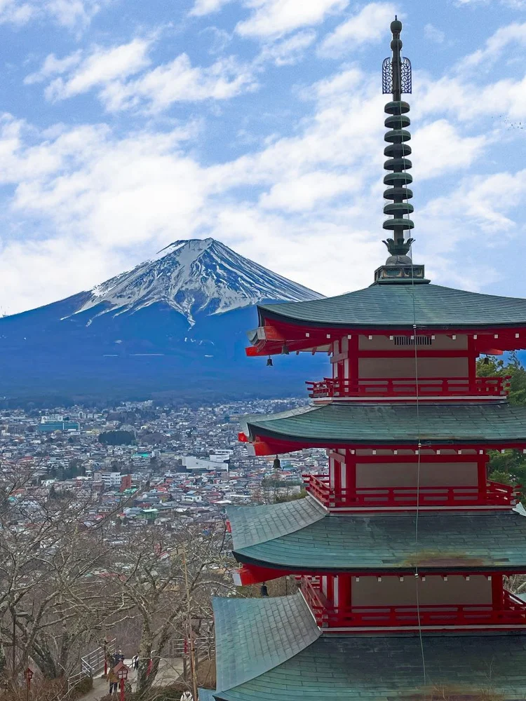 Mt. Fuji & Arakura Sengen Shrine Bus Tour from Tokyo (English Guide & Lunch)