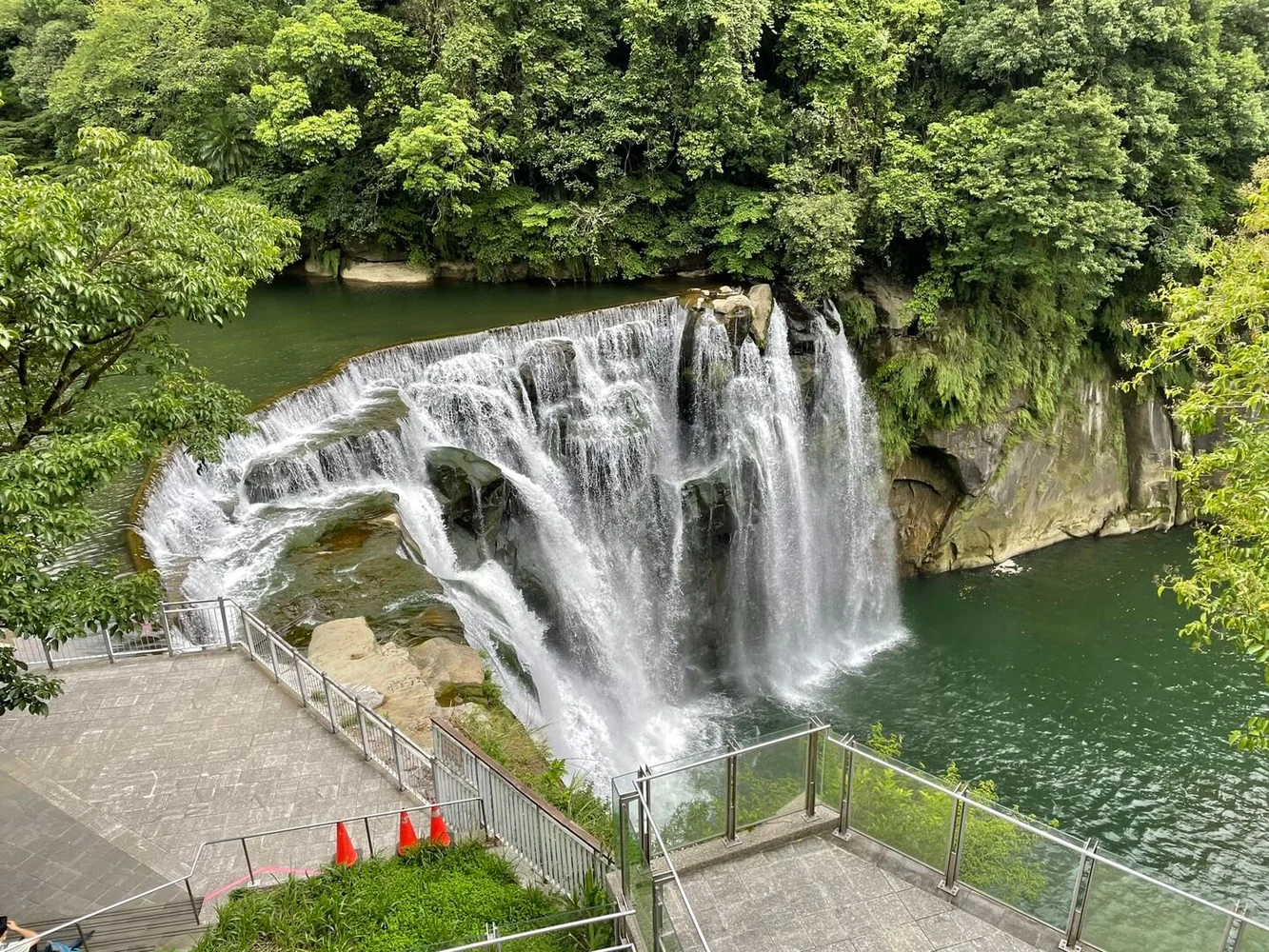Yehliu Geopark, Jiufen & Shifen (Pingxi District) Day Tour from Taipei