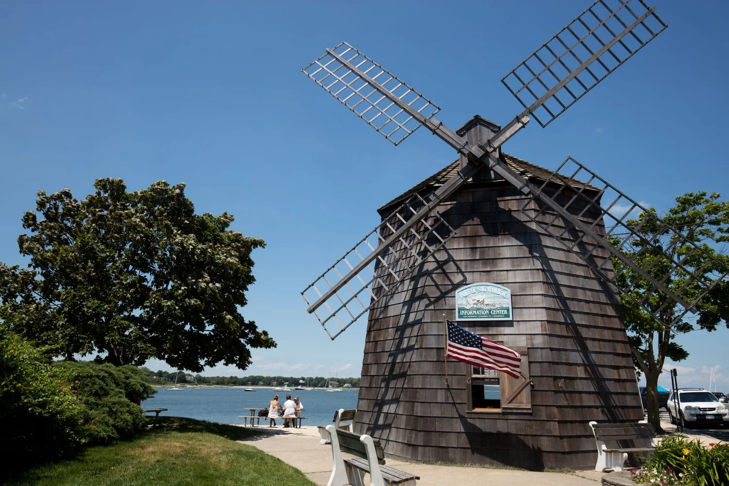 Hamptons New York 1-Day Tour & Outlet Shopping