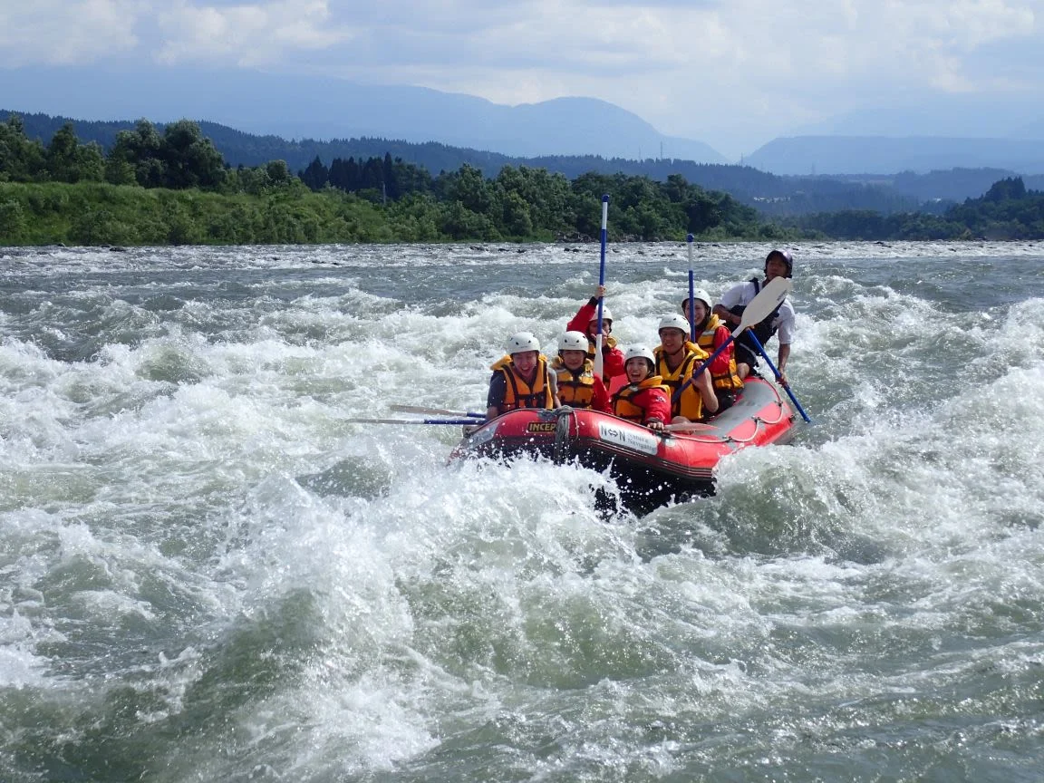 Raft Down the Shinano River in Tokamachi, Niigata