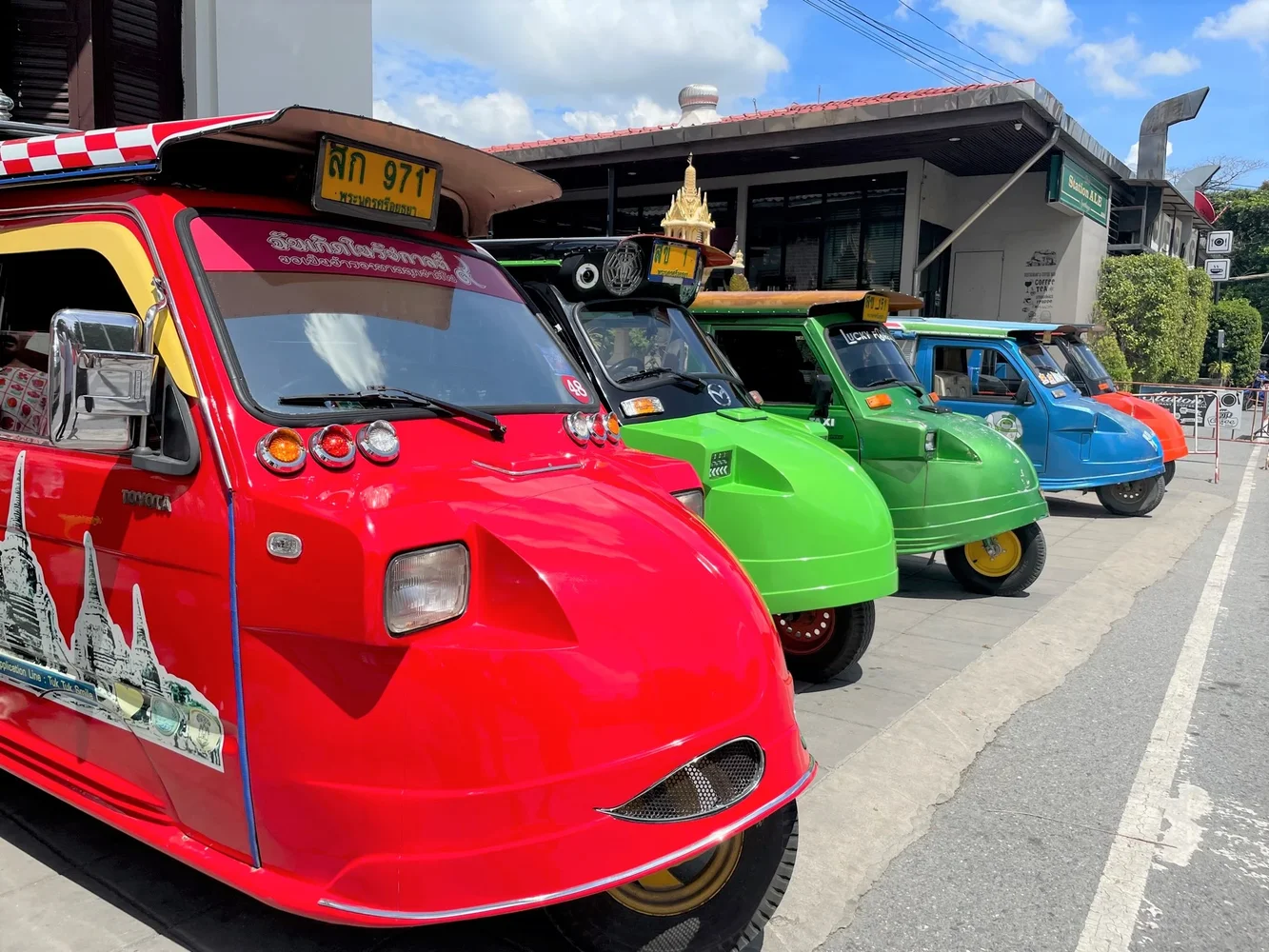 タイ アユタヤ フォトジェニック観光ツアー 予約（トゥクトゥク乗車＆ホテルランチ＆遺跡を眺めながらカフェタイム） ＜1日／日本語ガイド／ランチ／送迎＞