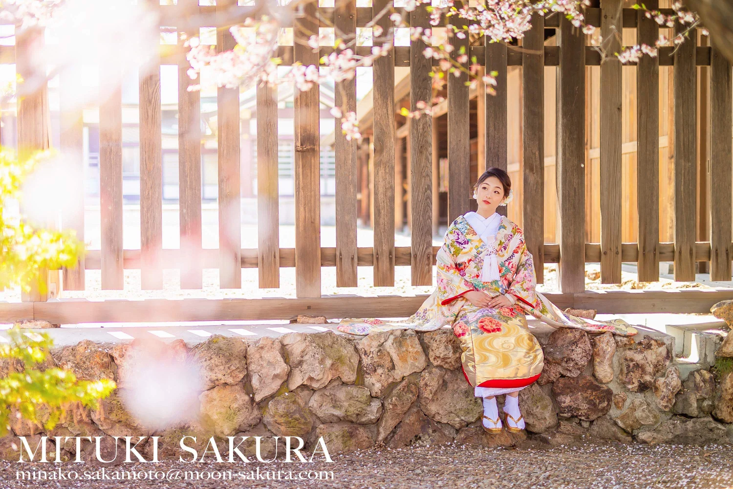 Enjoy strolling through the streets of Sapporo wearing luxurious furisode.
