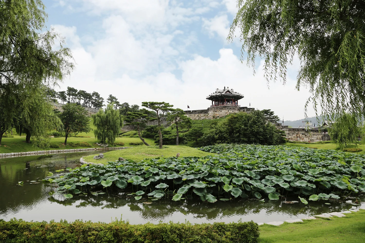 韓国 ソウル郊外観光ツアー 世界遺産・水原華城＋韓国民俗村 1日ツアー 予約＜日本語ガイド／昼食付＞