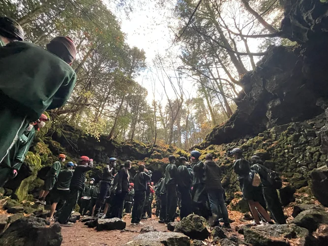 山梨 富士山を感じる神秘の森青木ヶ原樹海ツアー予約＜カップル