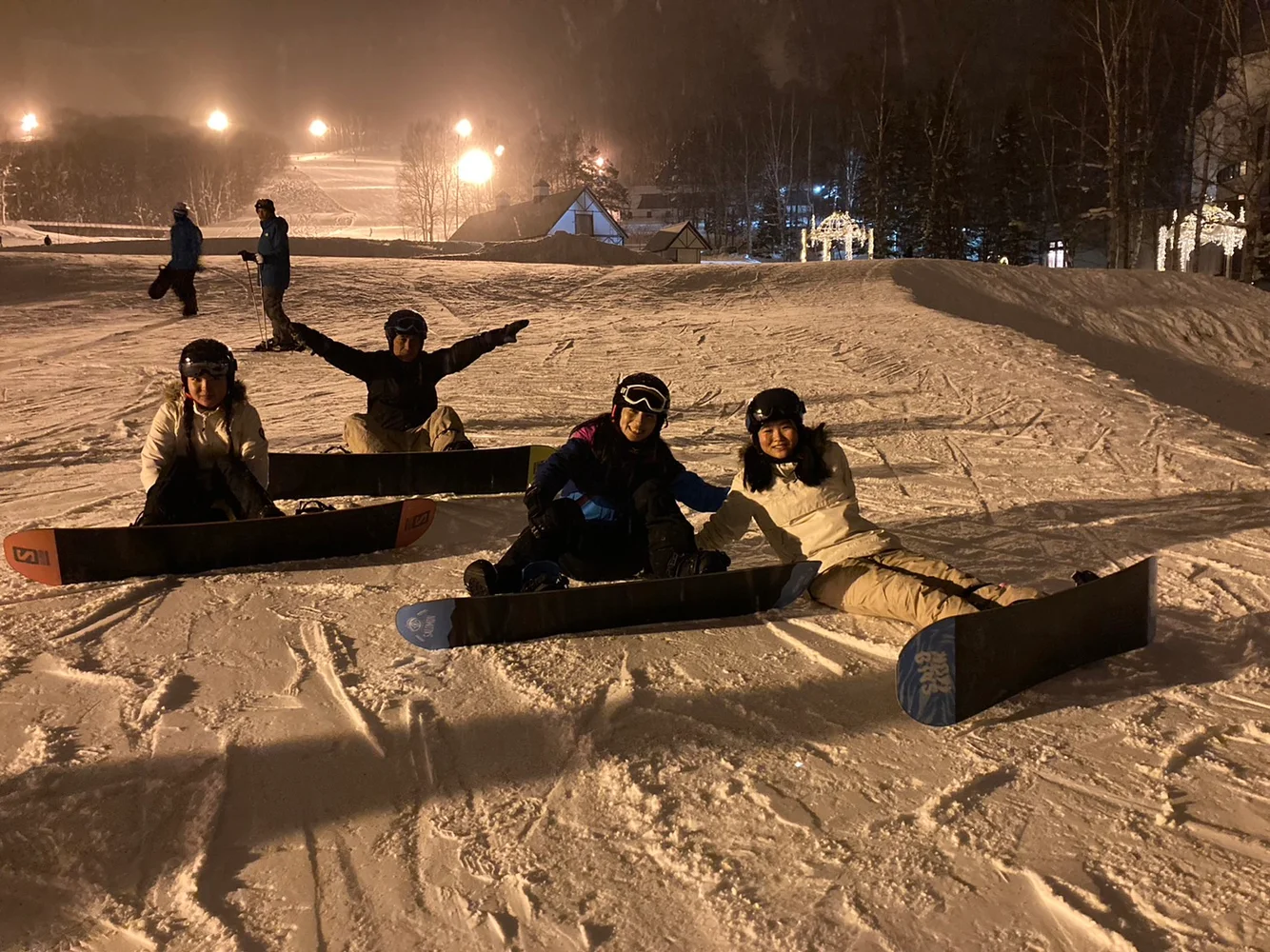 北海道 ニセコ スノーボード ナイターレッスン 予約＜2時間／3時間／幻想的な夜のゲレンデ＞