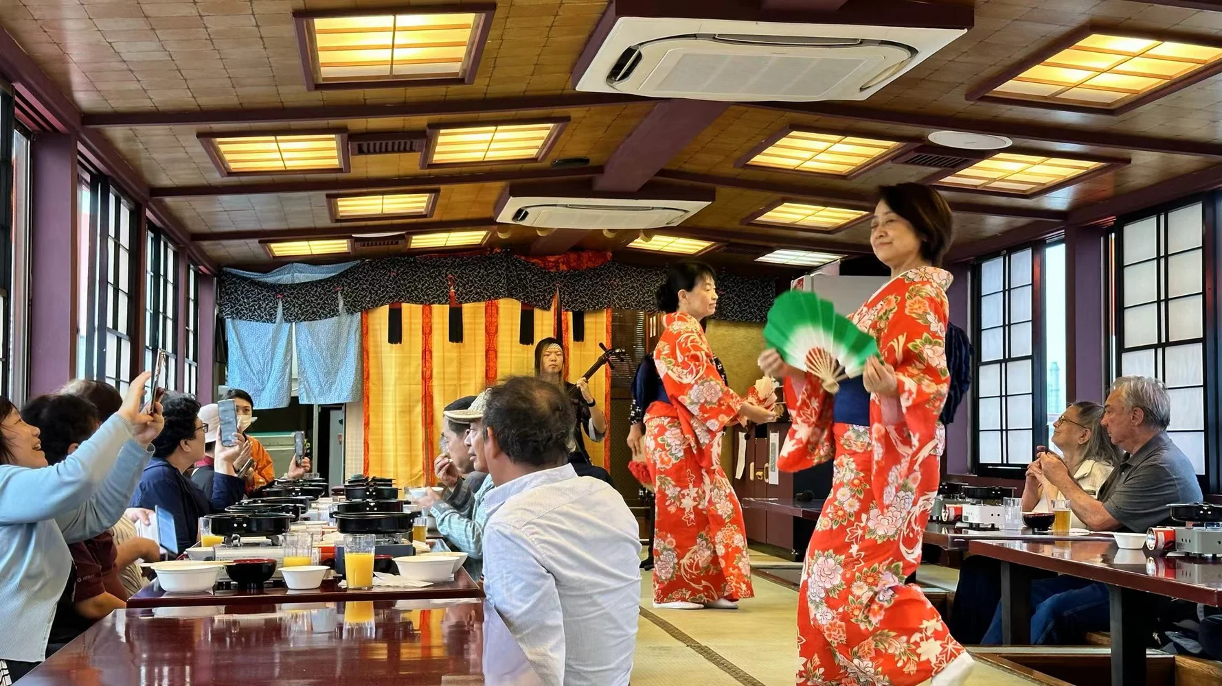 Tokyo Yakatabune Dinner Cruise with Traditional Show & Drinks