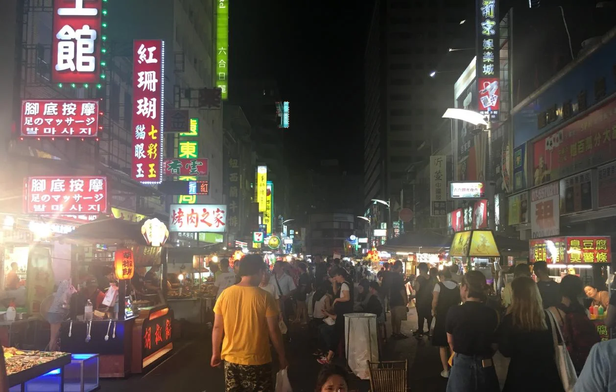 【高雄発】高雄の夜を満喫する  六合夜市と愛河クルーズ