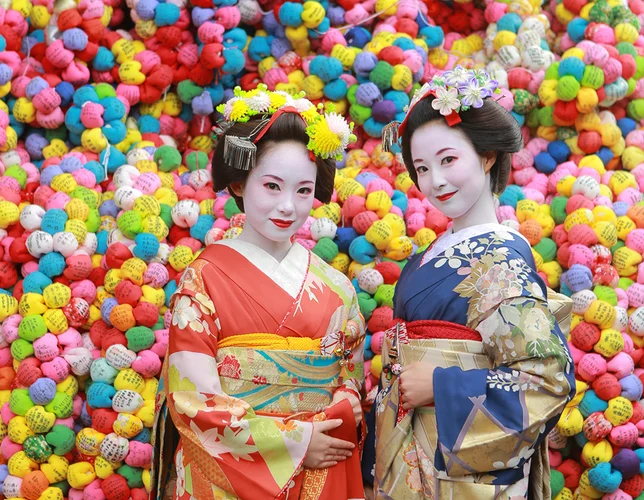 京都 清水寺】 舞妓散策プラン＜選べる着物／メイク・室内2カット