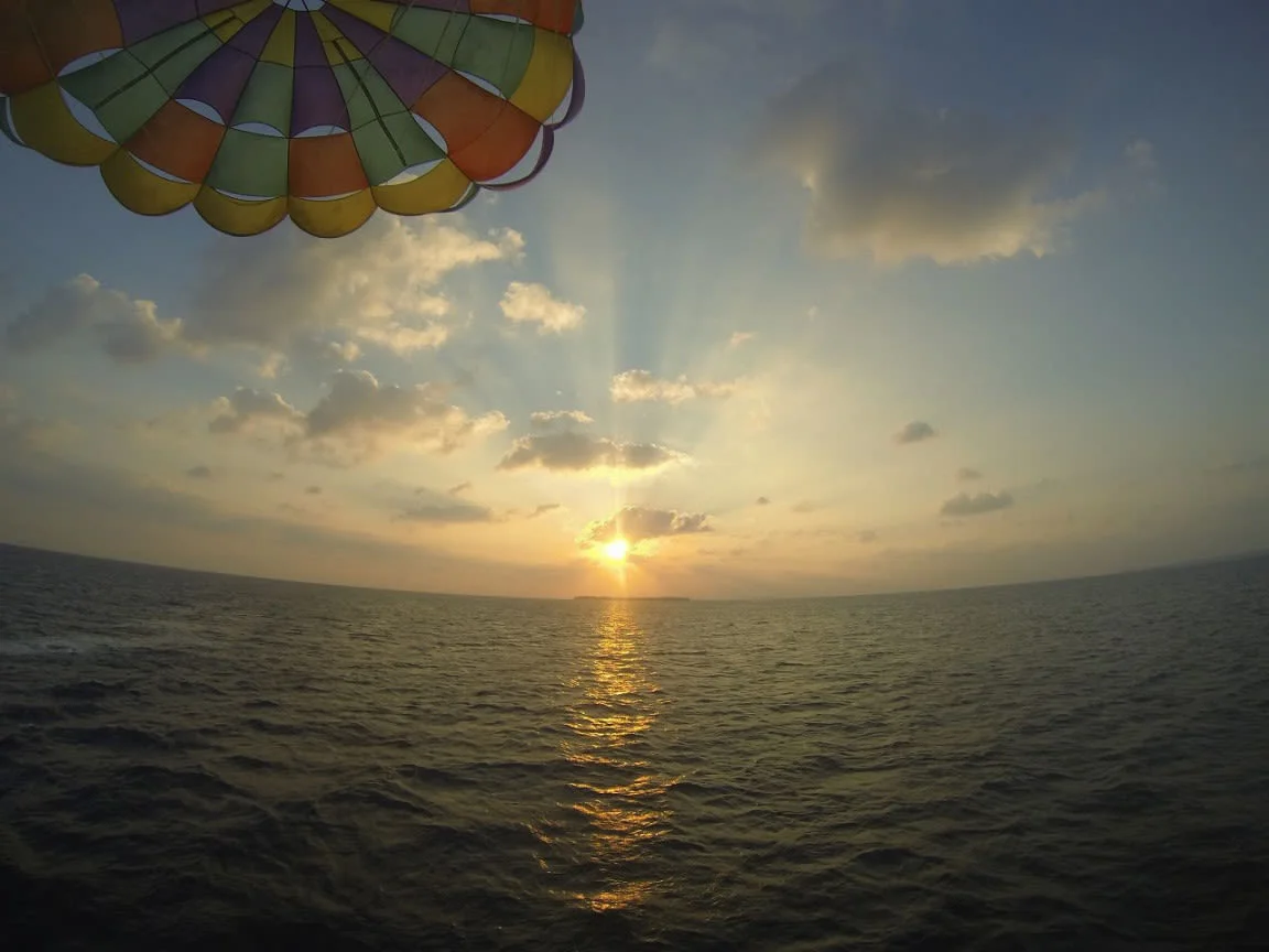 Fly Through The Sky in Okinawa’s Sesokojima Area! Super View Parasailing Experience