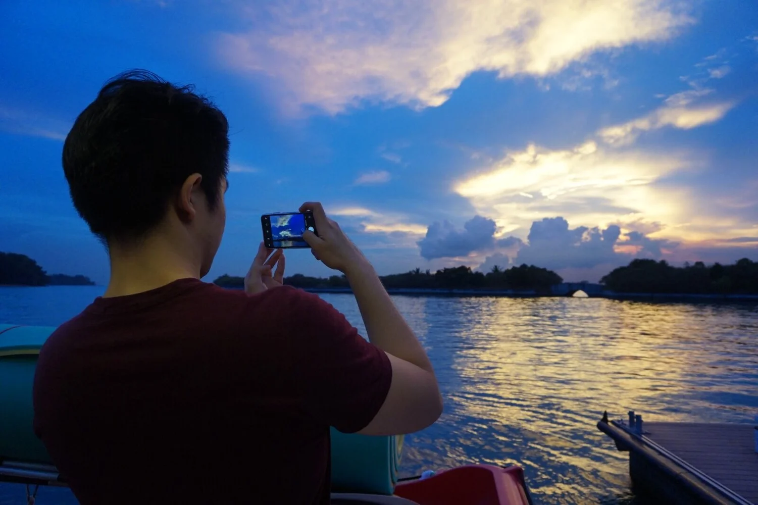 Take a Relaxing Sunset Cruise in Singapore