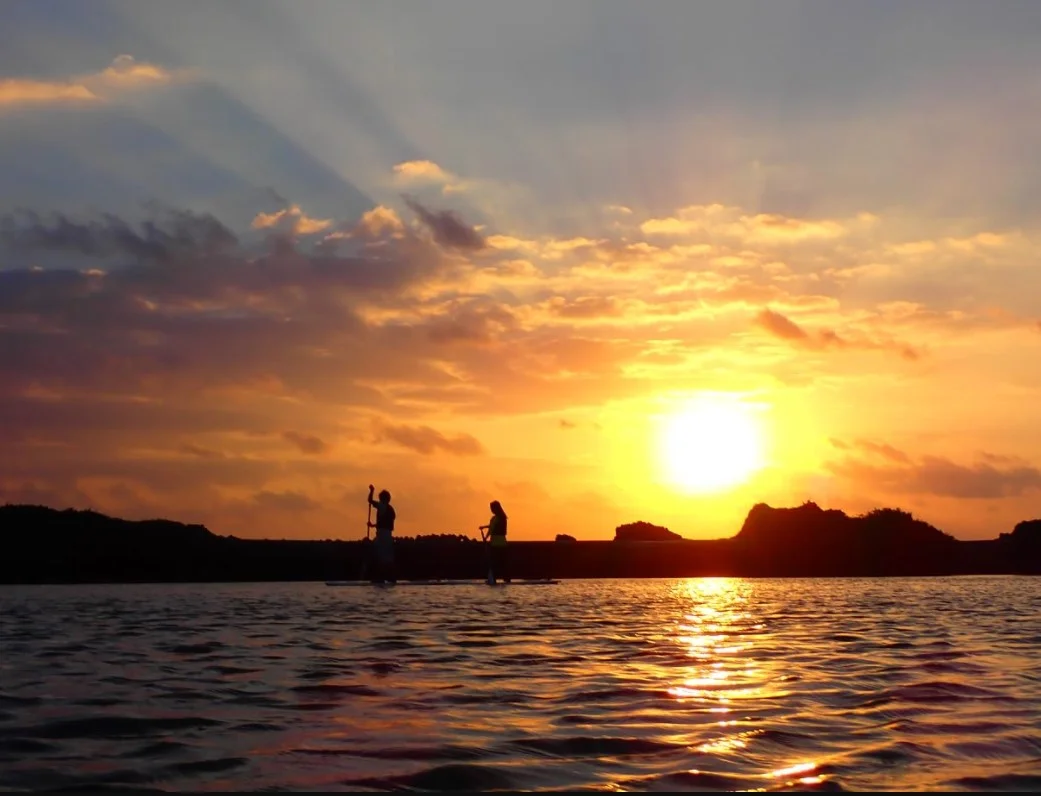 宮古島の美しい海でSUP or カヌー体験！＜サンライズ／写真撮影付き＞