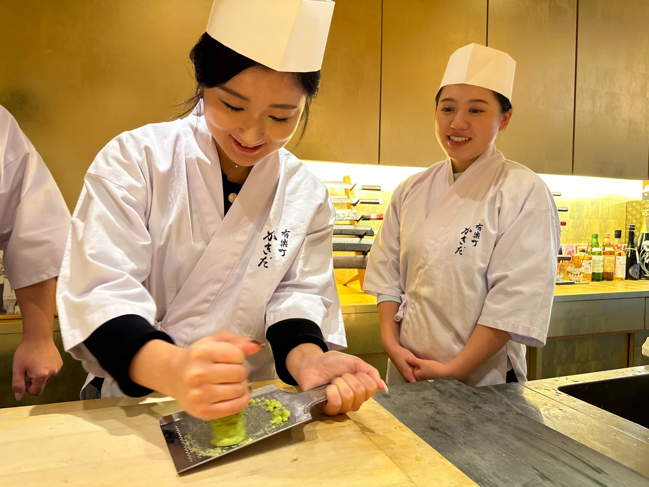 Exclusive Tokyo Sushi-Making Lesson with a Pro Chef in Shinjuku