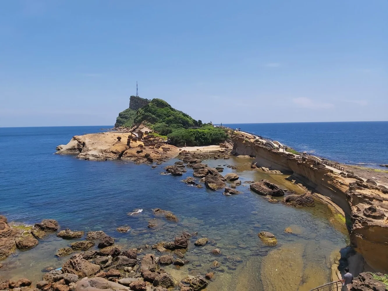 Yehliu Geopark and Keelung Harbor Guided Tour From Taipei