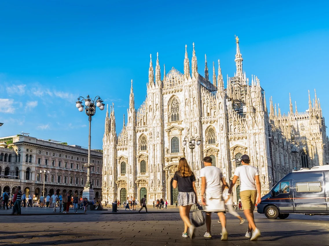 イタリア ミラノ マルペンサ空港 ⇔ ミラノ市内ホテル 空港送迎サービス＜専用車＞予約