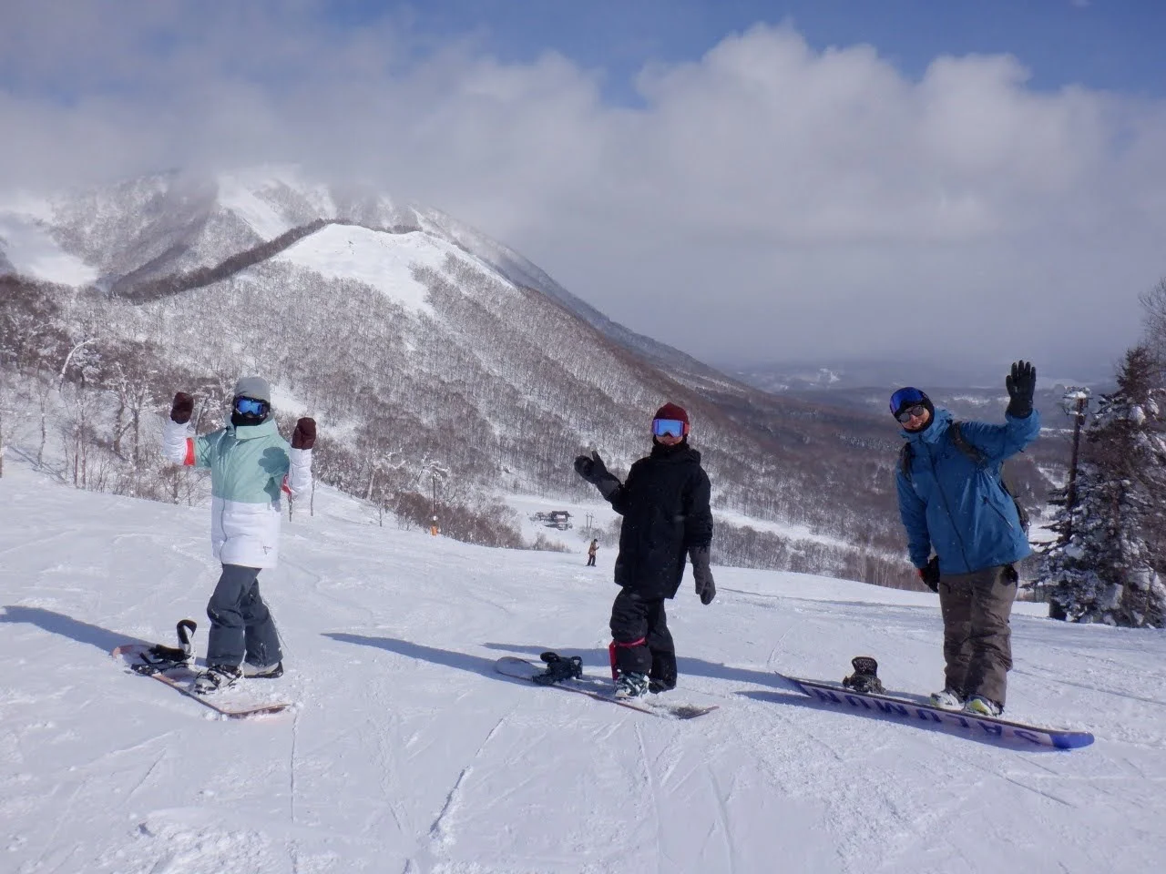 北海道 ルスツ サイドカントリーで極上のパウダースノーを味わう！予約＜初～上級者／4時間／完全プライベート＞