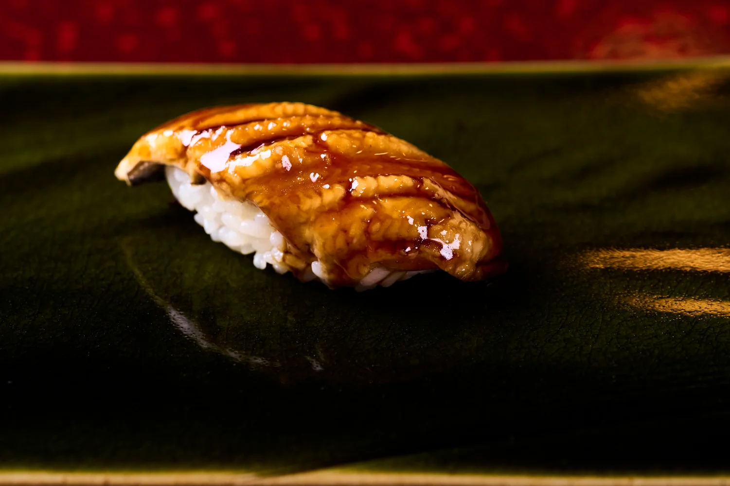 A piece of sushi © Hiroshi Hayashi