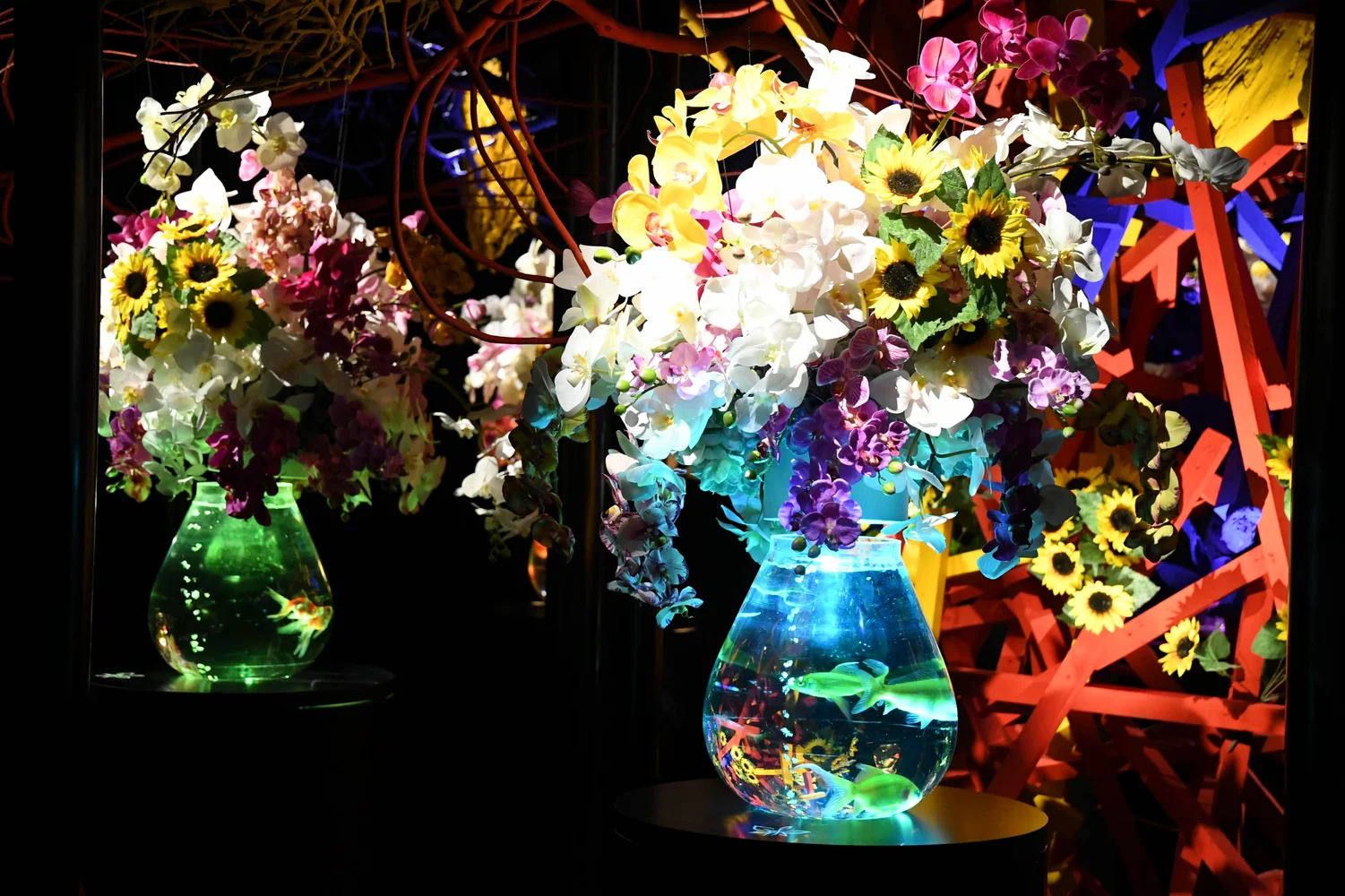 The floral arrangements called "Flowerium" is made by florist Shogo Kariyazaki and change with the seasons.