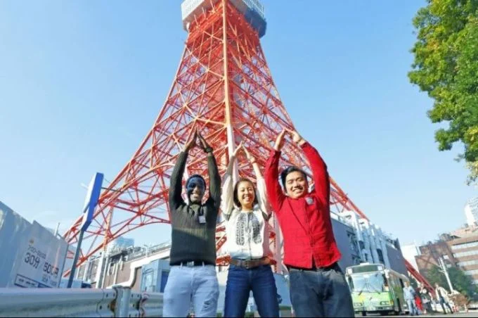 Tokyo Morning Bus Tour: Imperial Palace, Tokyo Tower, Asakusa & Sensoji